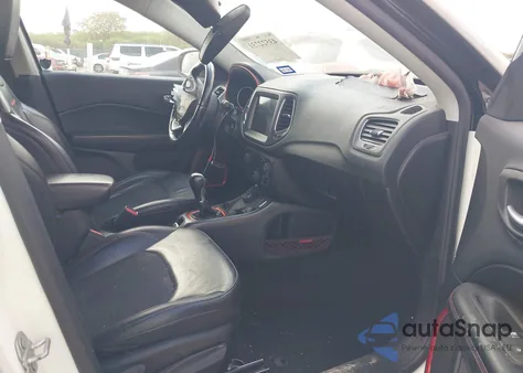 2019 Jeep Compass Trailhawk 4X4 из США, поврежденный, VIN 3C4NJDDB3KT752786